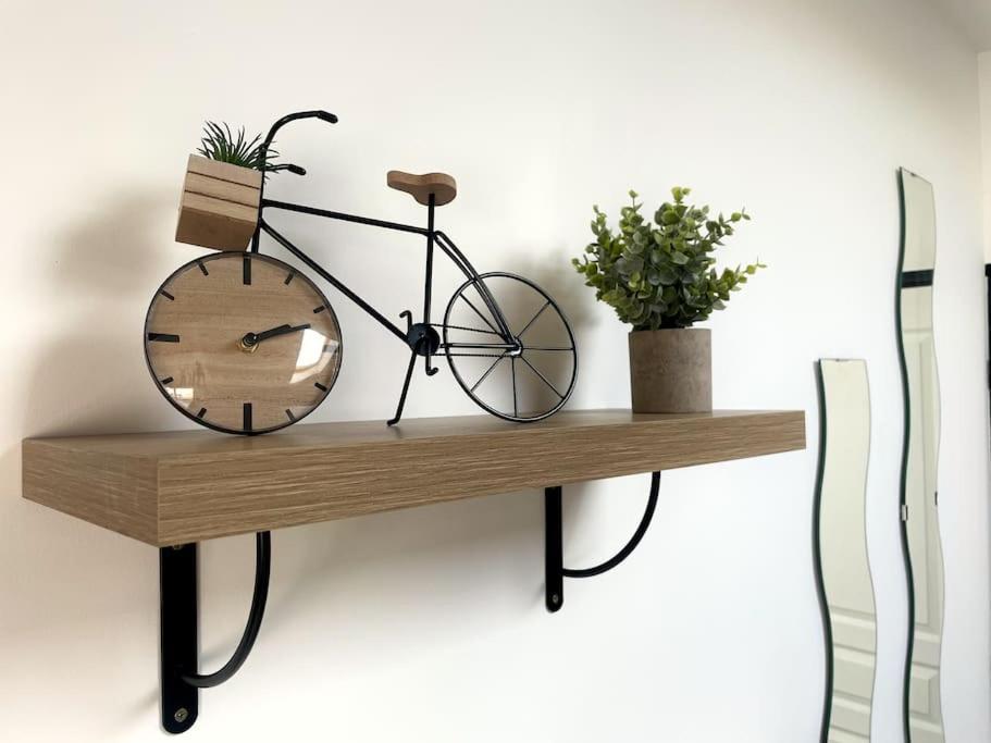 Appartement Charme Urbain Sous Les Toits-Terrasse/Clim/Parking à Béziers Extérieur photo