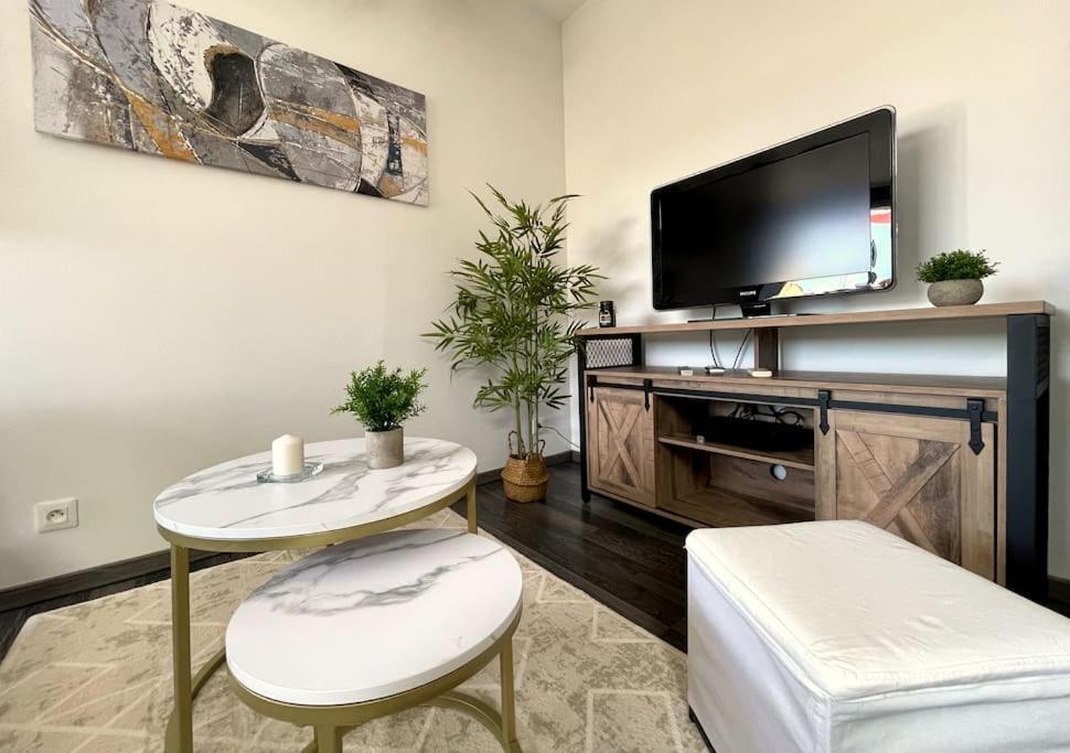 Appartement Charme Urbain Sous Les Toits-Terrasse/Clim/Parking à Béziers Extérieur photo