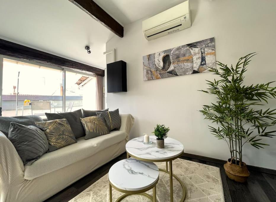 Appartement Charme Urbain Sous Les Toits-Terrasse/Clim/Parking à Béziers Extérieur photo
