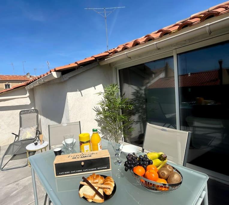Appartement Charme Urbain Sous Les Toits-Terrasse/Clim/Parking à Béziers Extérieur photo