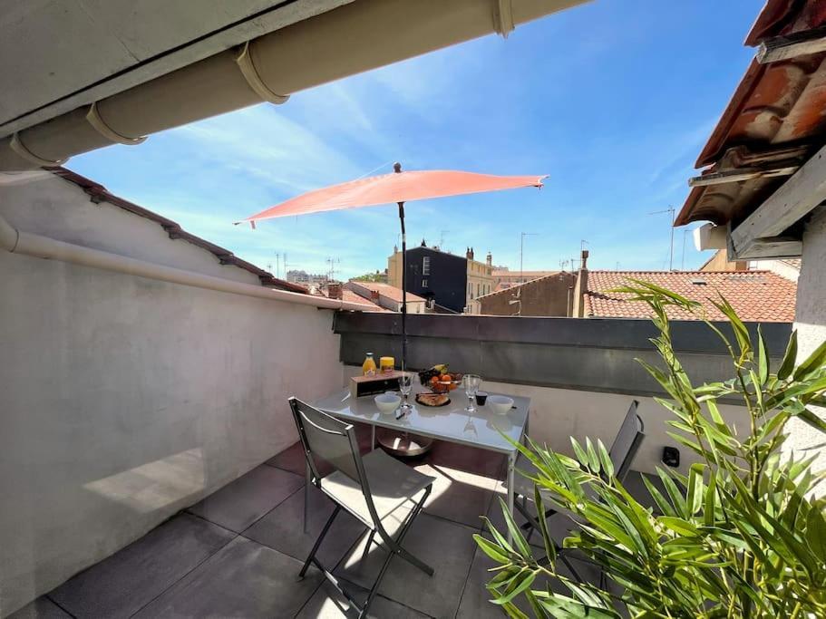 Appartement Charme Urbain Sous Les Toits-Terrasse/Clim/Parking à Béziers Extérieur photo